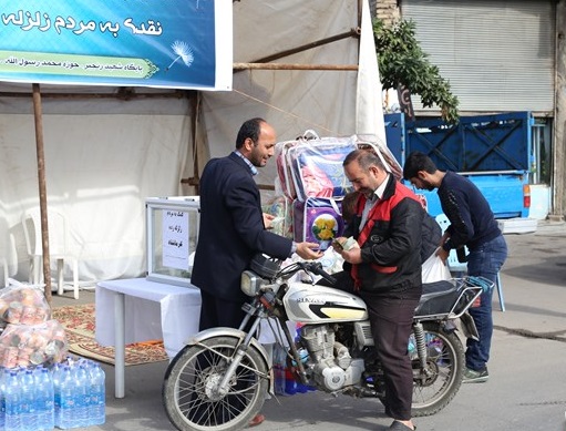 جمعآوری کمکهای مردمی توسط سپاه ناحیه قائمشهر برای کمک به زلزلهزدگان کرمانشاه جمعآوری کمکهای مردمی توسط سپاه ناحیه قائمشهر برای کمک به زلزلهزدگان کرمانشاه