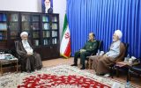 سپاه و بسیج با جان و دل ایثار میکنند سپاه و بسیج با جان و دل ایثار میکنند